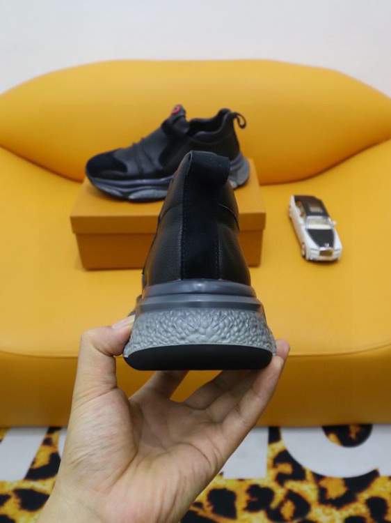 Picture of Louis Vuitton Shoes _SKULVsz38-44mnf011013490